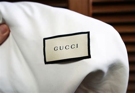 bg fake gucci logo|authentic gucci tag.